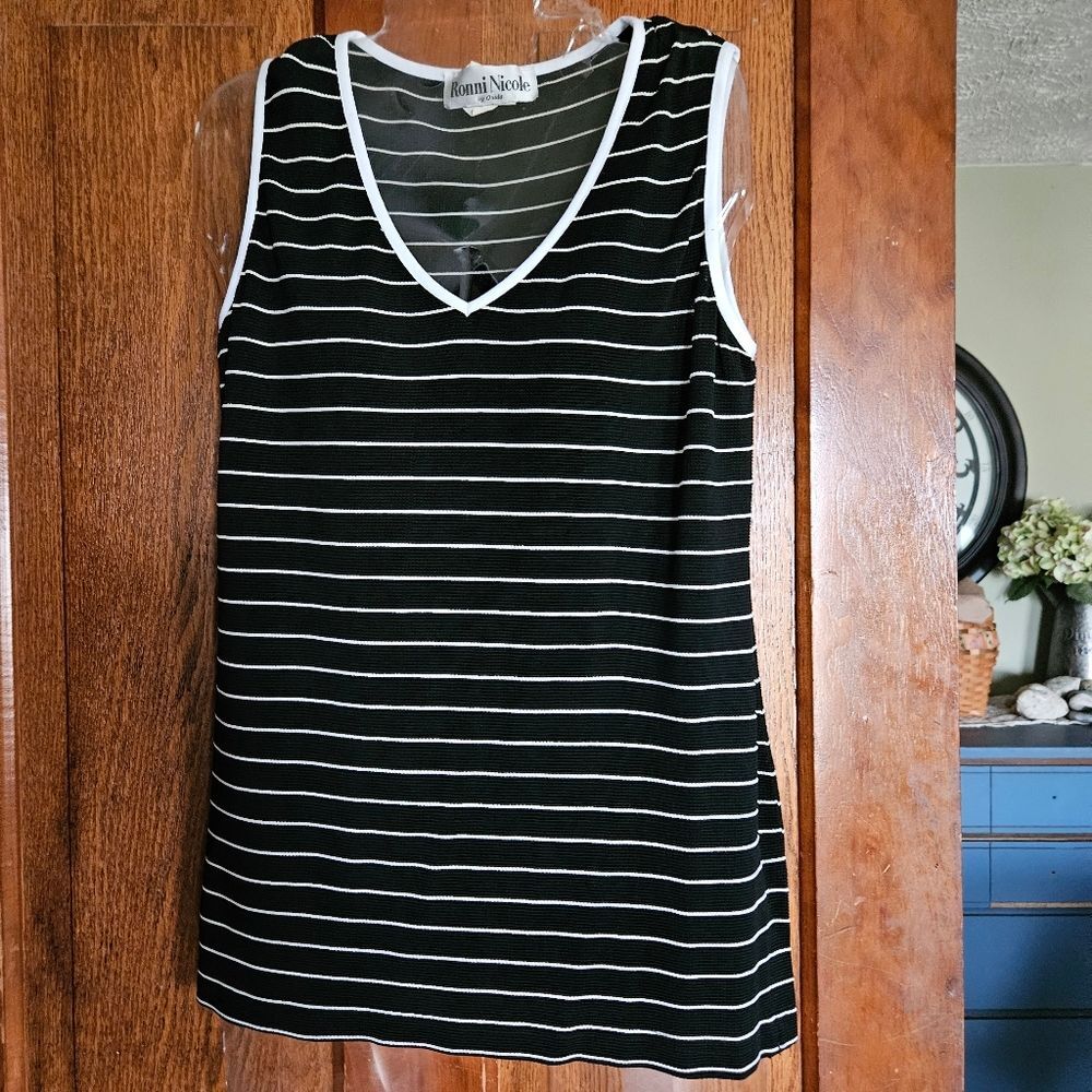 Ronni Nicole Women's Size 10 | Black & White Striped Sleeveless Tank Top Tank‎